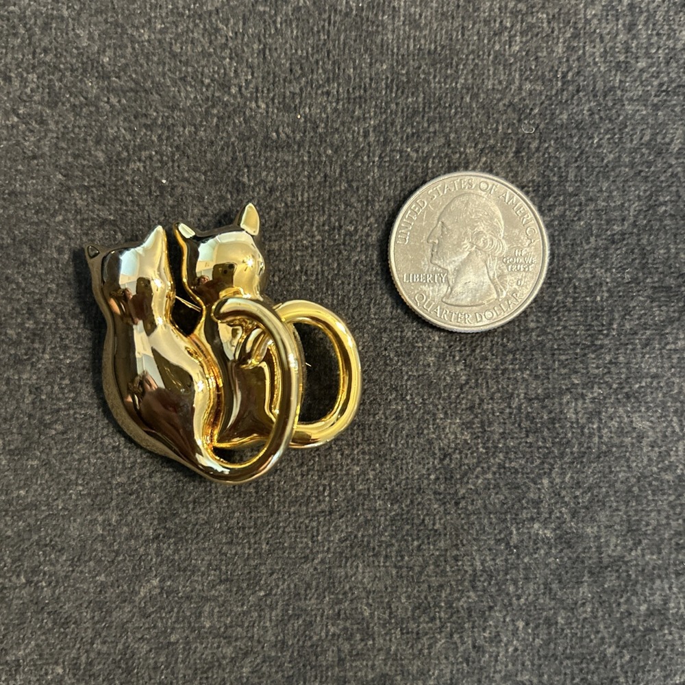 Two Sitting Cats Brooch Pin Gold Tone Heavyβ Solid 1 1/2" x 1 1/2" Vintage